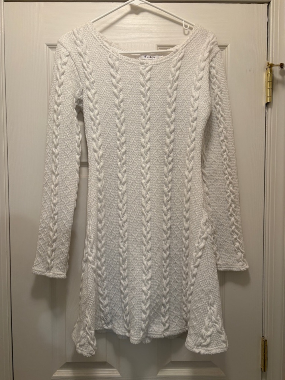 #75 - SPRING CLEANING: White Cable-Knit Sweater Dress - size S